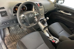 Harmaa Toyota Auris 2010 kuva 3.