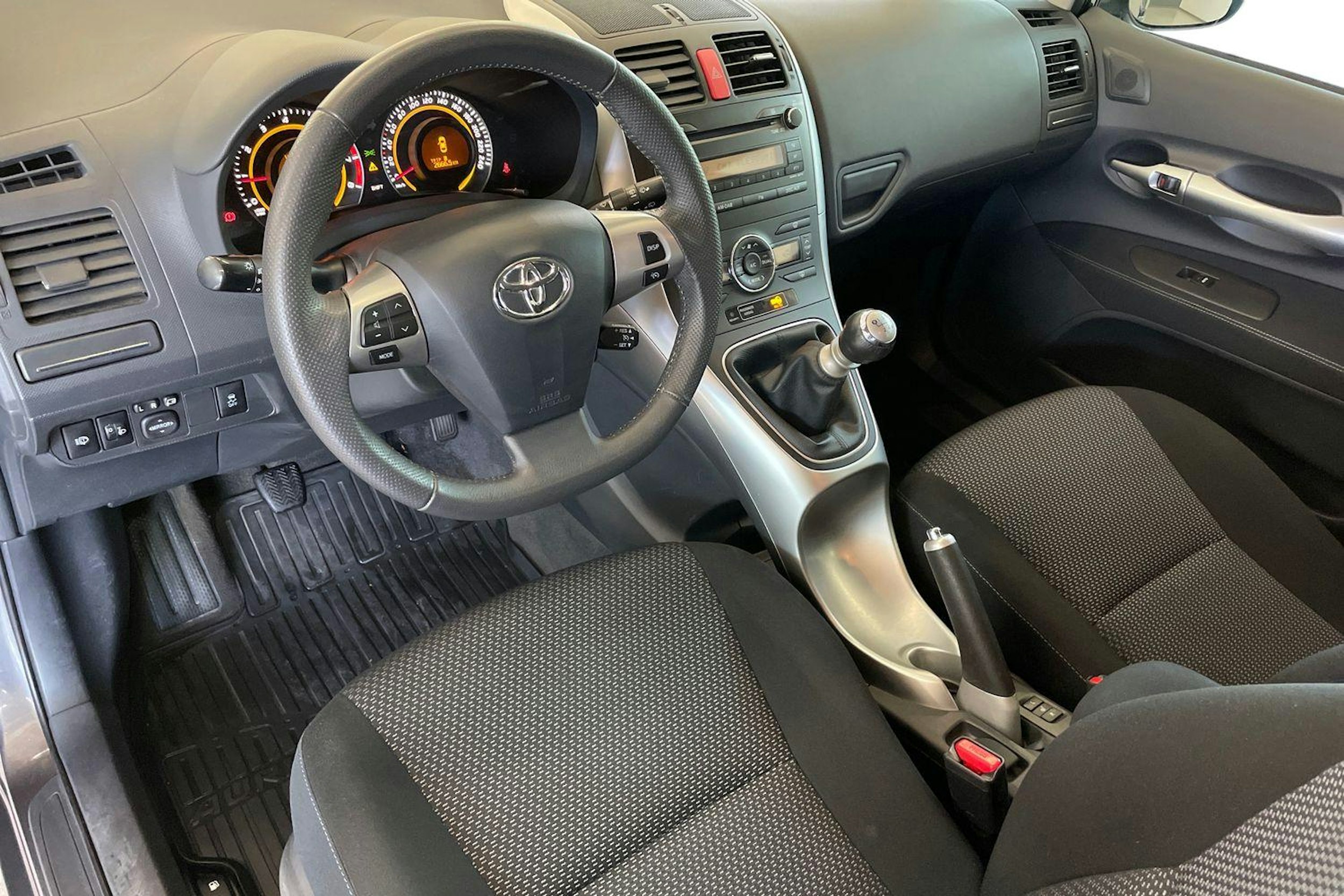 Harmaa Toyota Auris 2010 kuva 7.