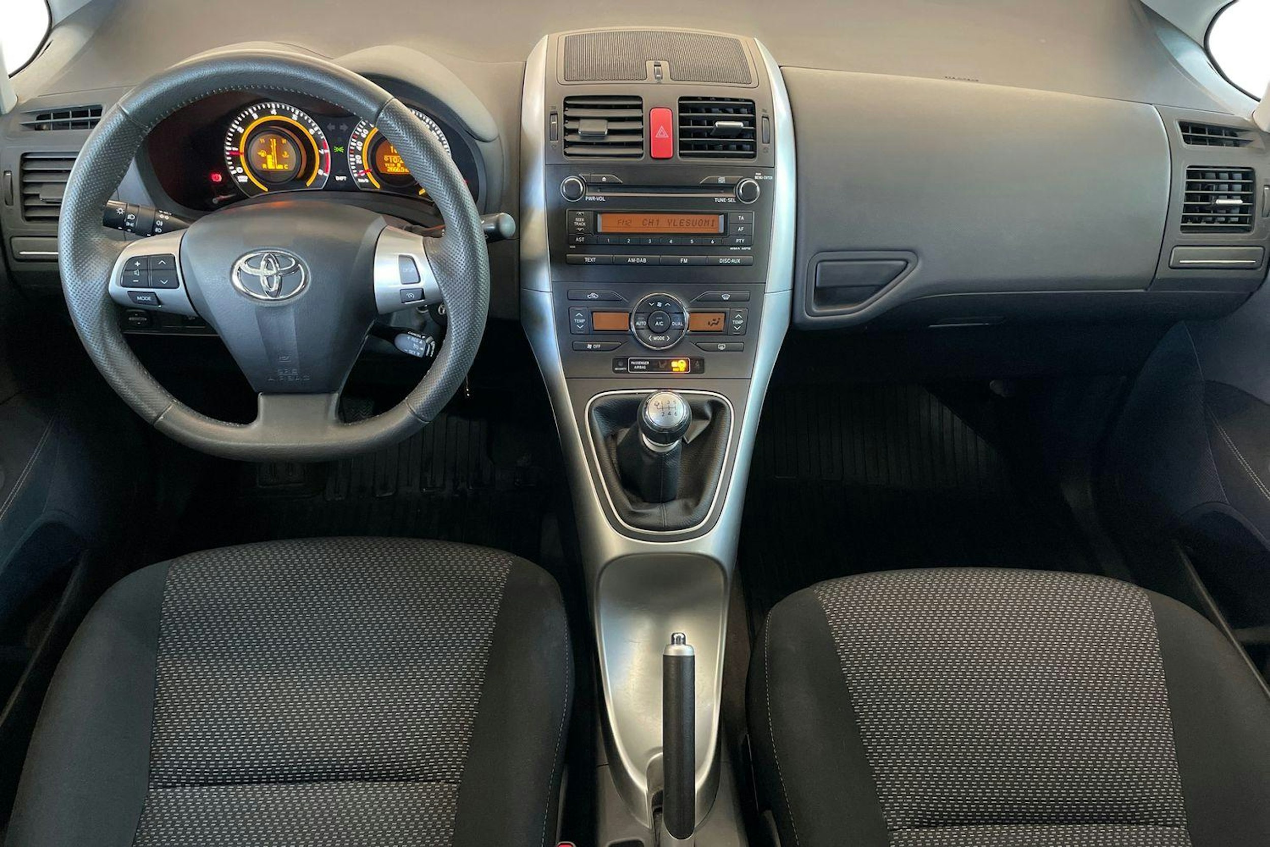Harmaa Toyota Auris 2010 kuva 9.