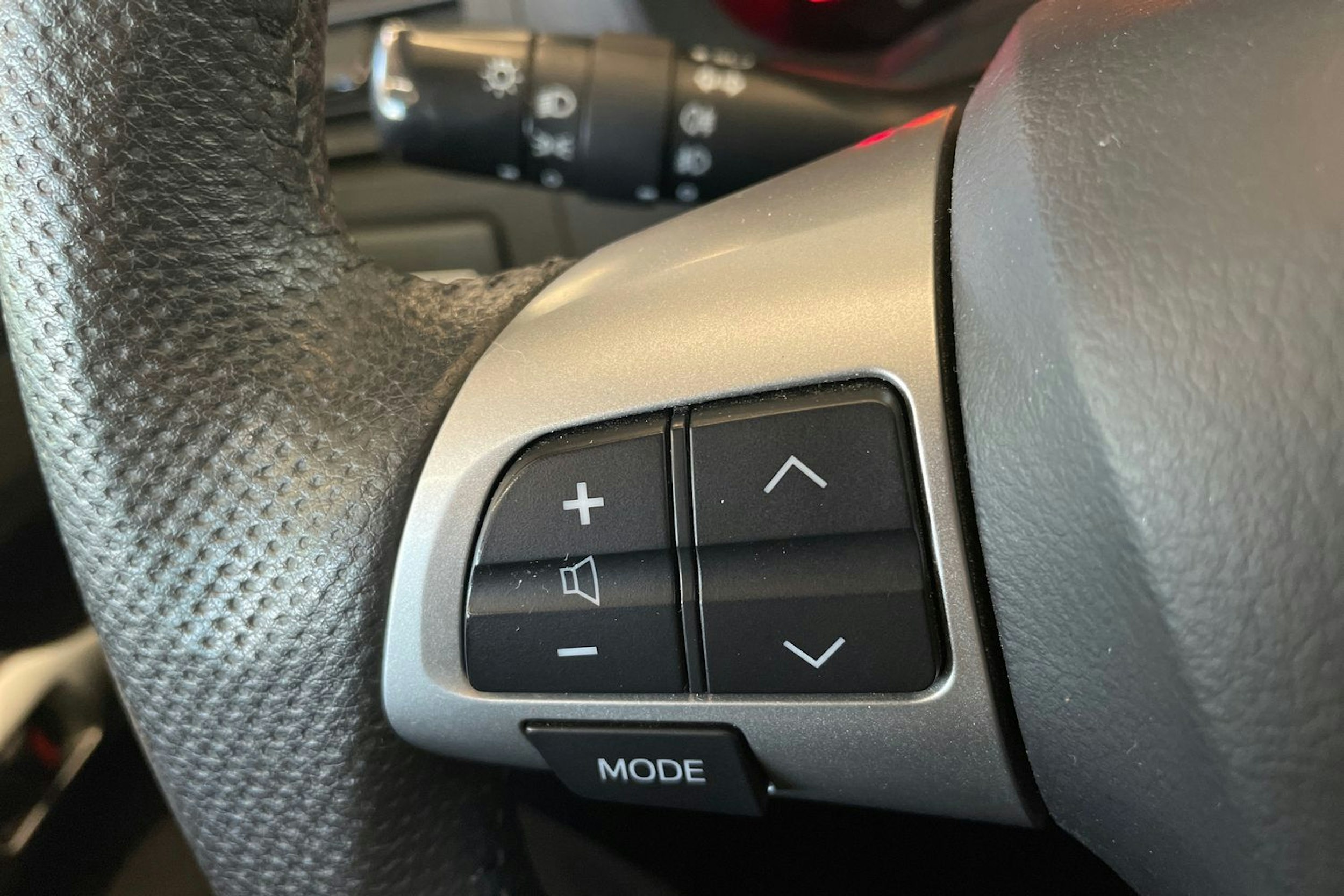 Harmaa Toyota Auris 2010 kuva 17.