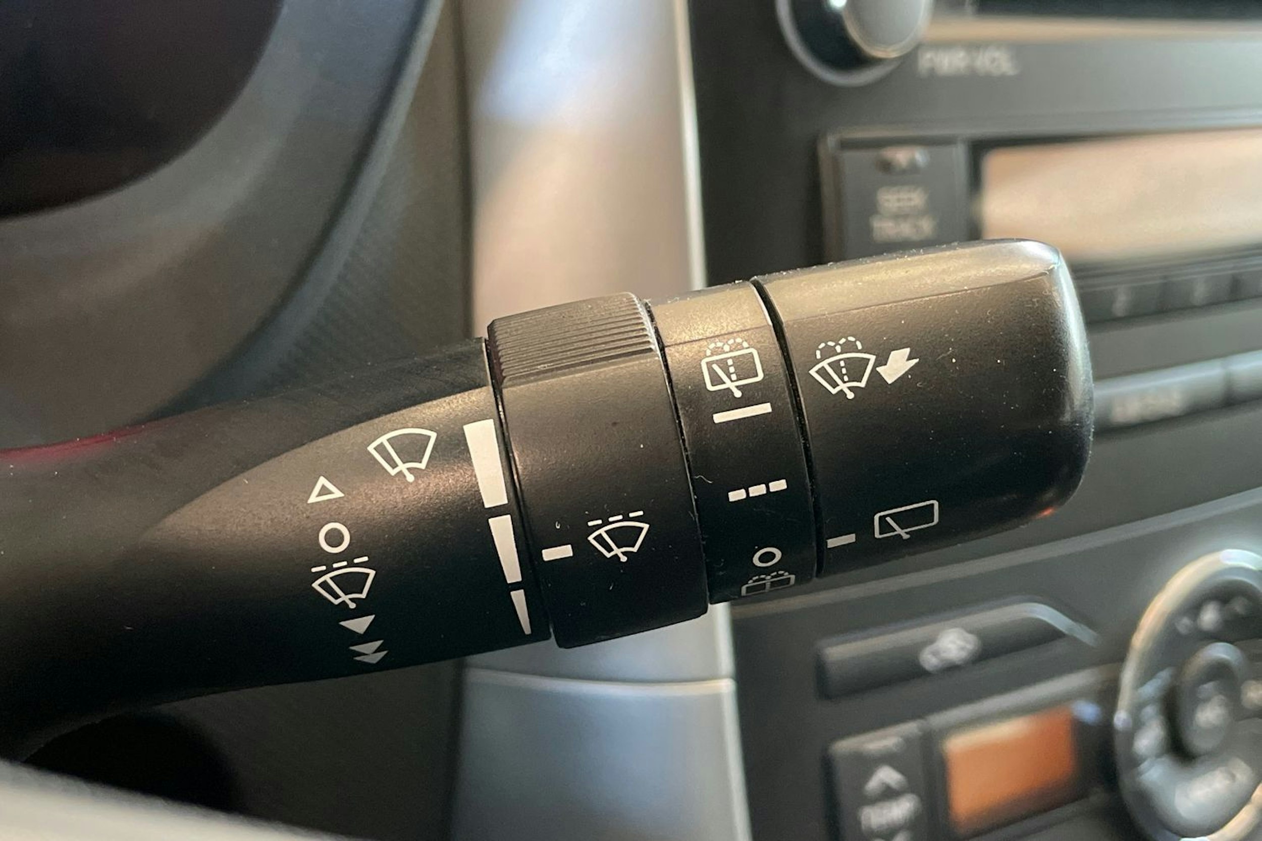 Harmaa Toyota Auris 2010 kuva 19.