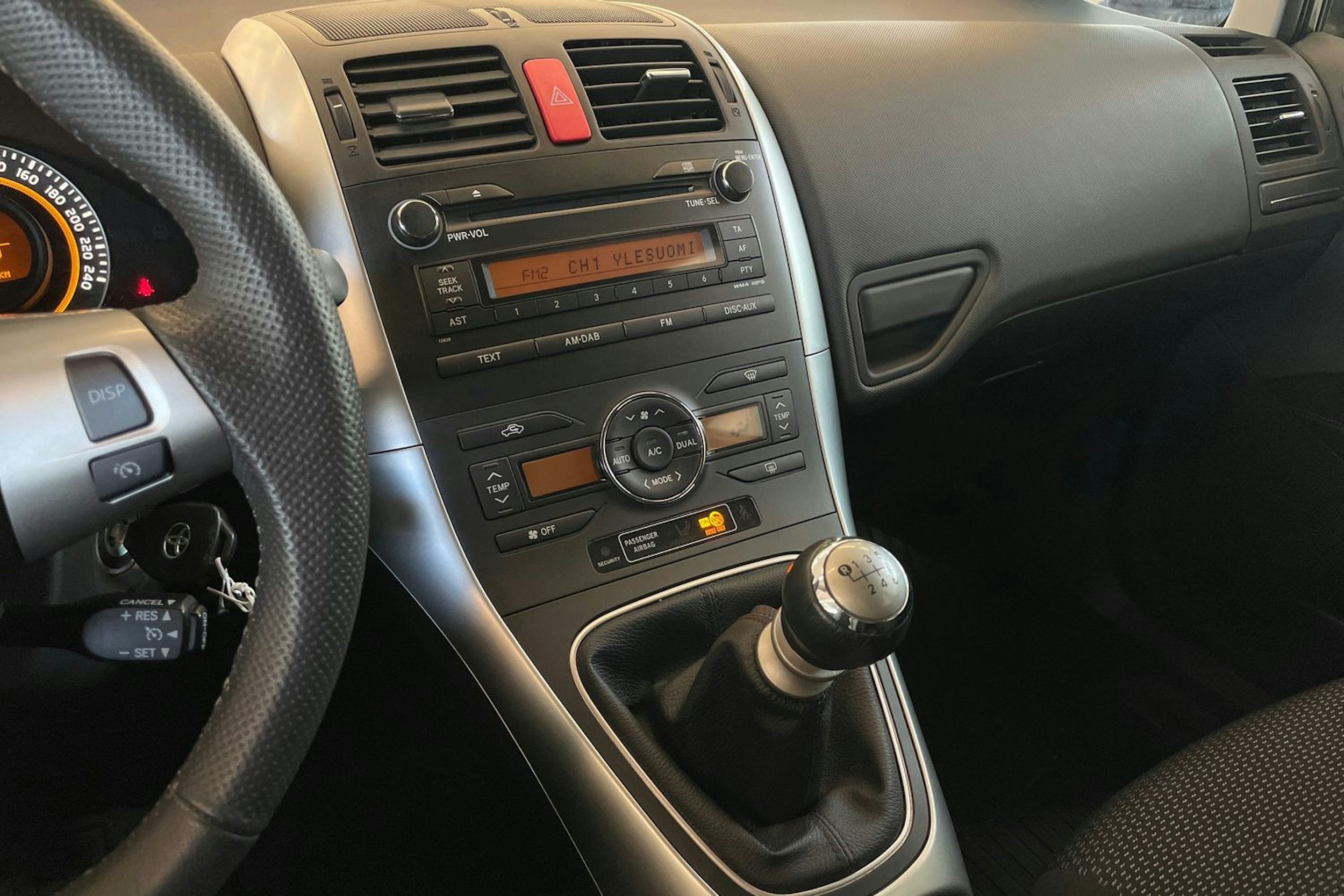 Harmaa Toyota Auris 2010 kuva 23.
