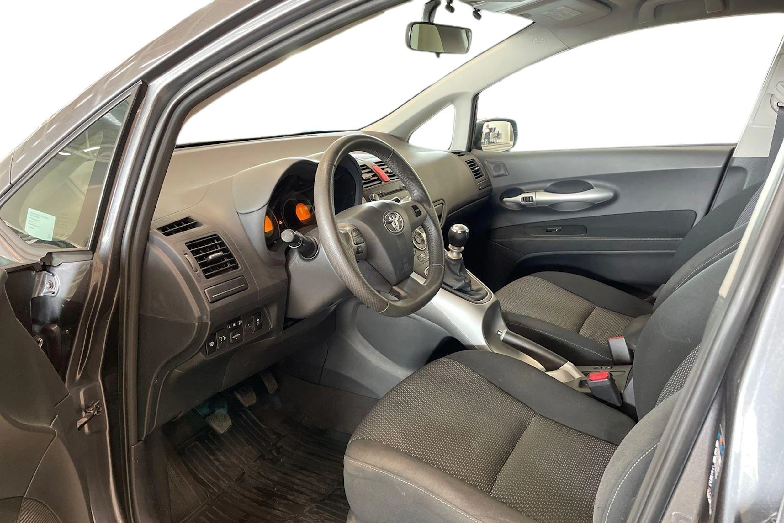 harmaa Toyota Auris 2010 kuva 6.