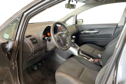 harmaa Toyota Auris 2010 kuva 6.