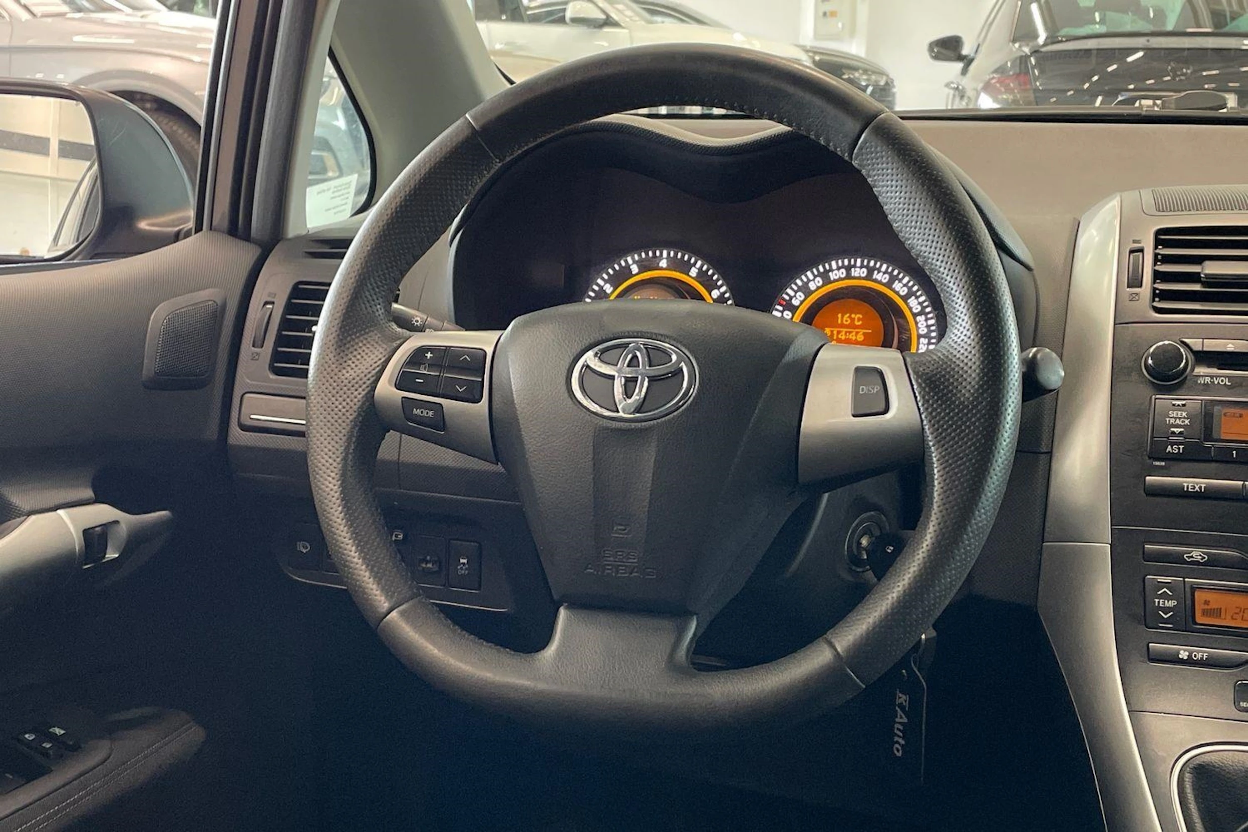 harmaa Toyota Auris 2010 kuva 12.