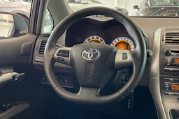 harmaa Toyota Auris 2010 kuva 12.