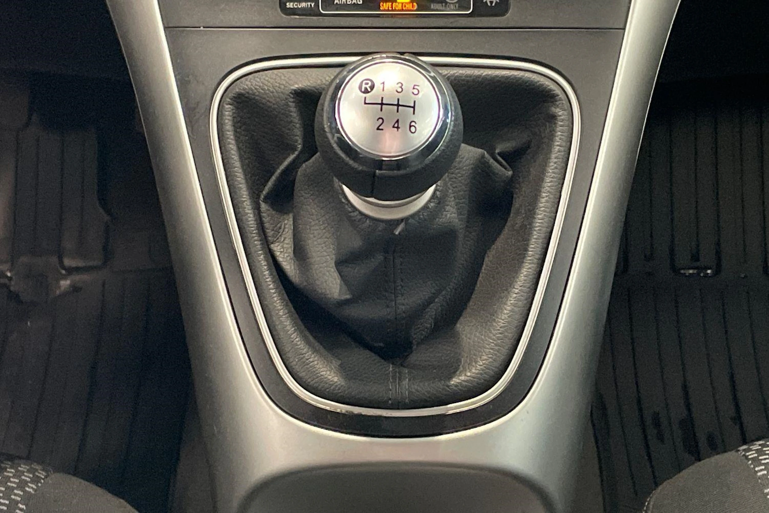 harmaa Toyota Auris 2010 kuva 19.