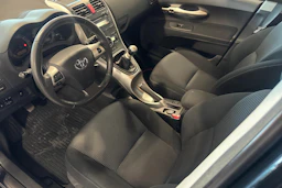 harmaa Toyota Auris 2011 kuva 6.