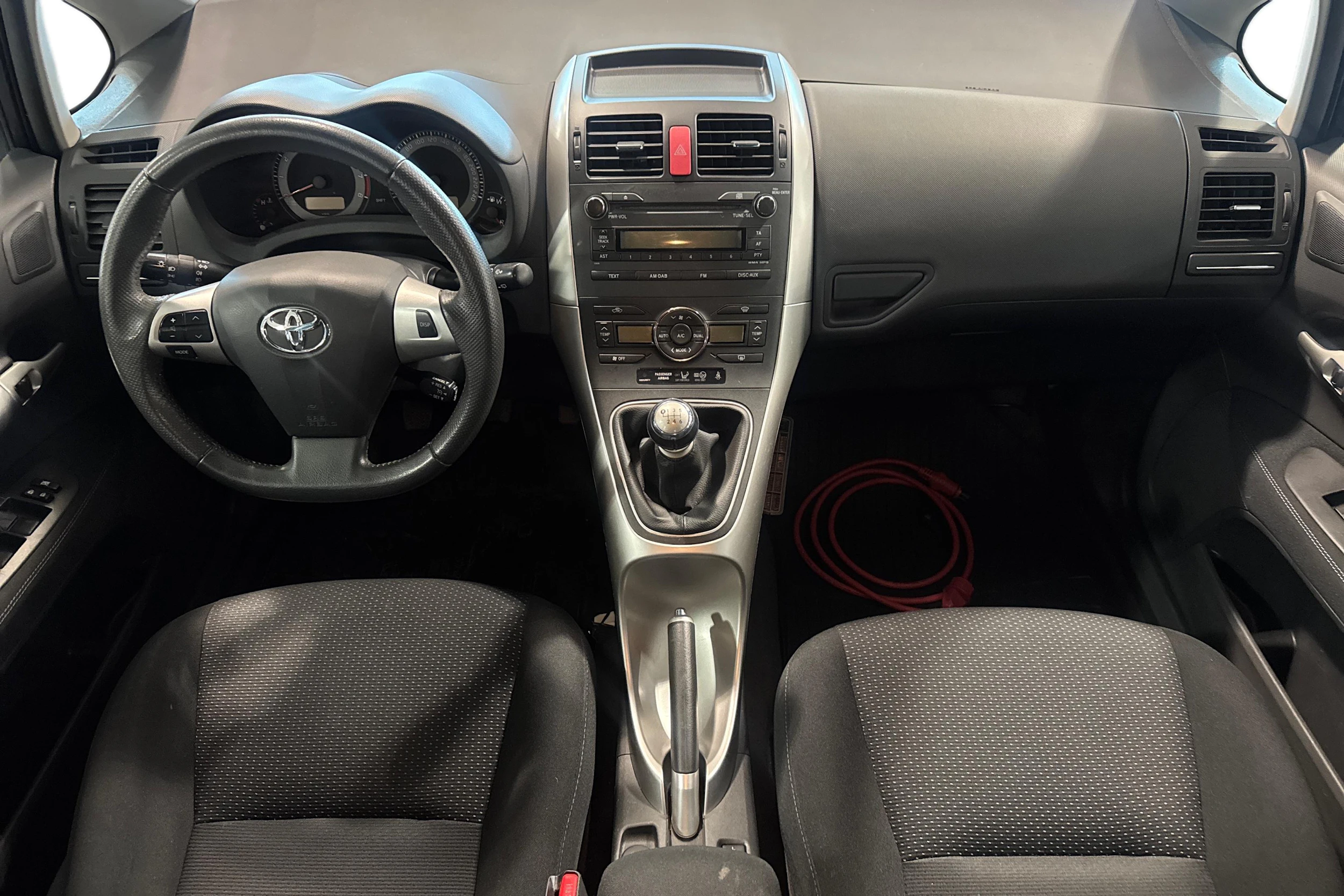 harmaa Toyota Auris 2011 kuva 7.