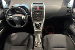 harmaa Toyota Auris 2011 kuva 7.