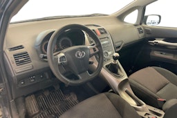 Harmaa Toyota Auris 2011 kuva 3.