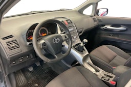 Harmaa Toyota Auris 2011 kuva 7.