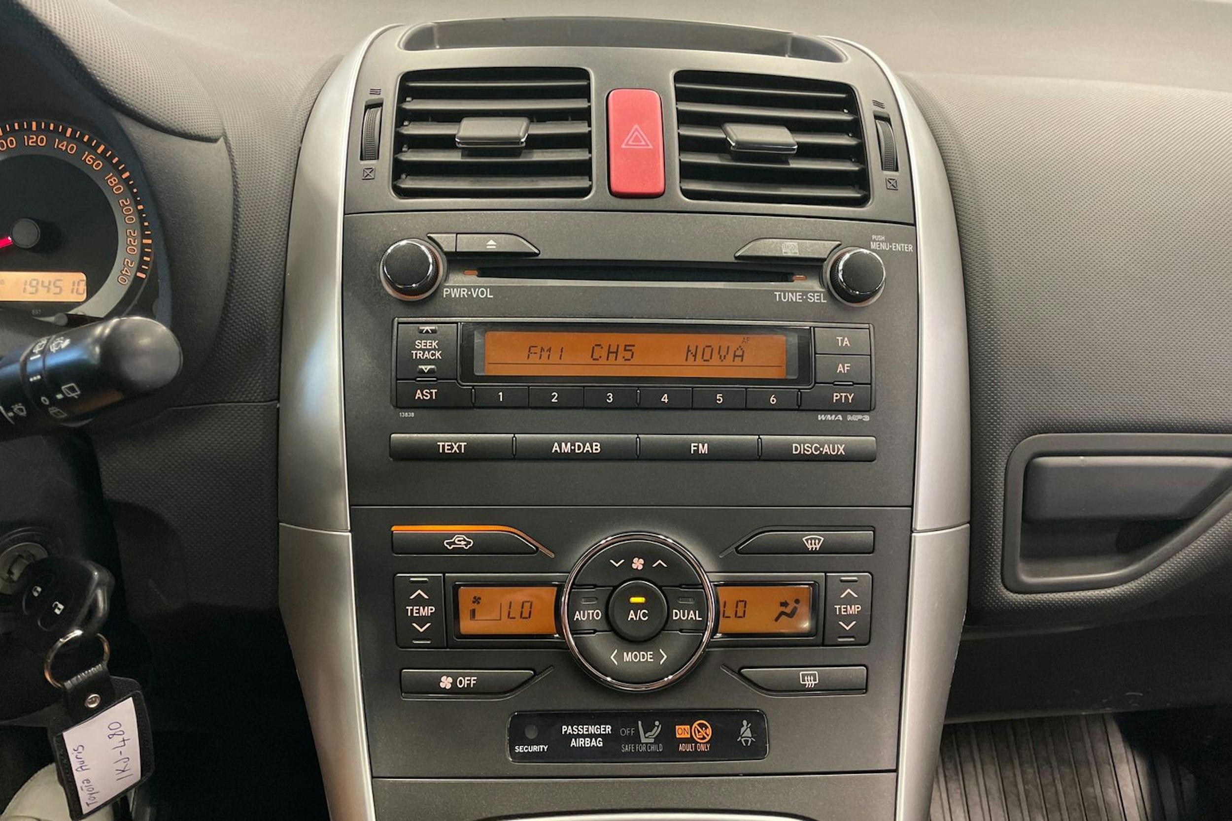 Harmaa Toyota Auris 2011 kuva 14.