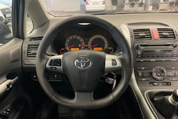 Harmaa Toyota Auris 2011 kuva 17.