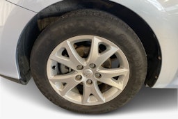 sininen Toyota Auris 2011 kuva 9.