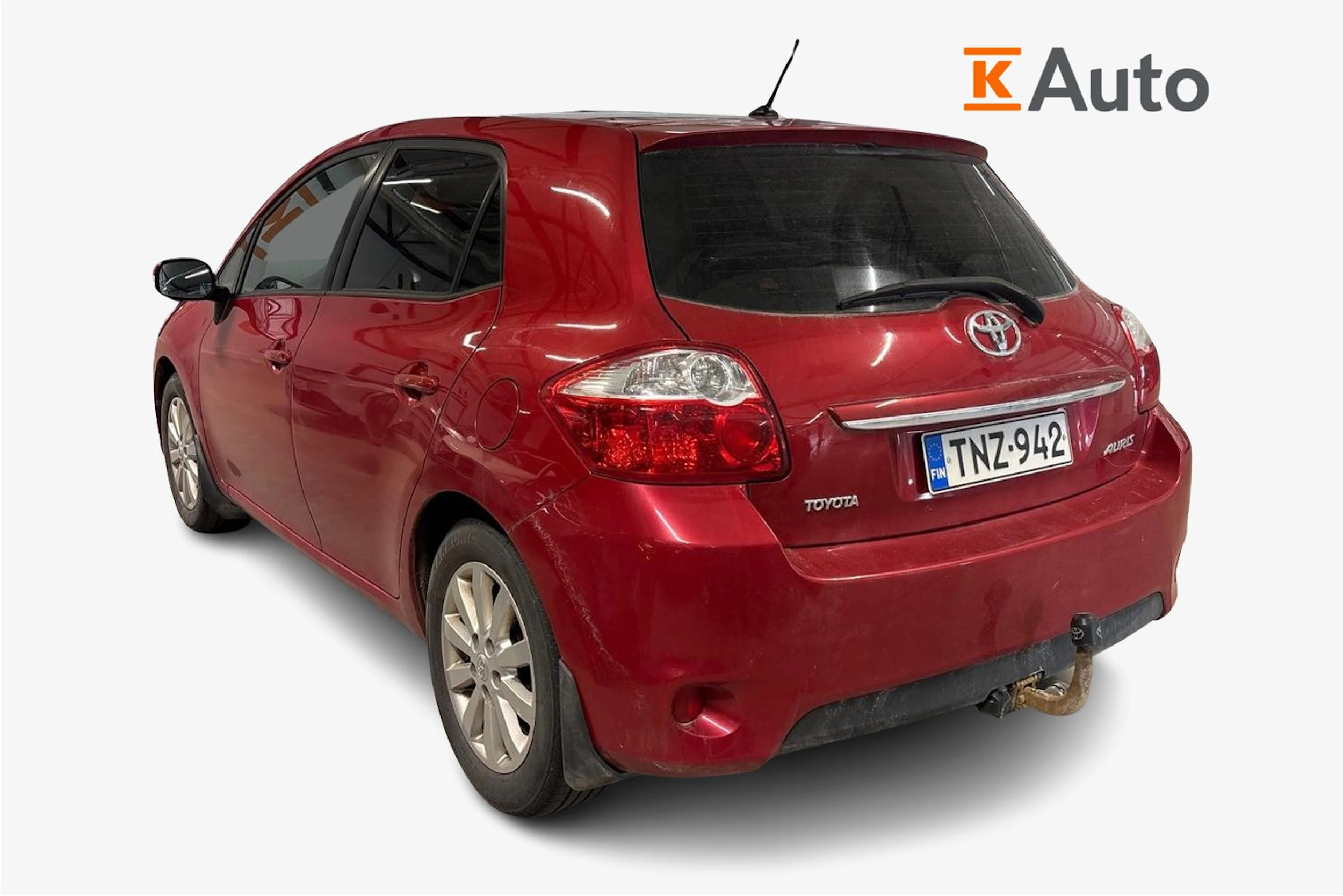 punainen Toyota Auris 2011 kuva 2.