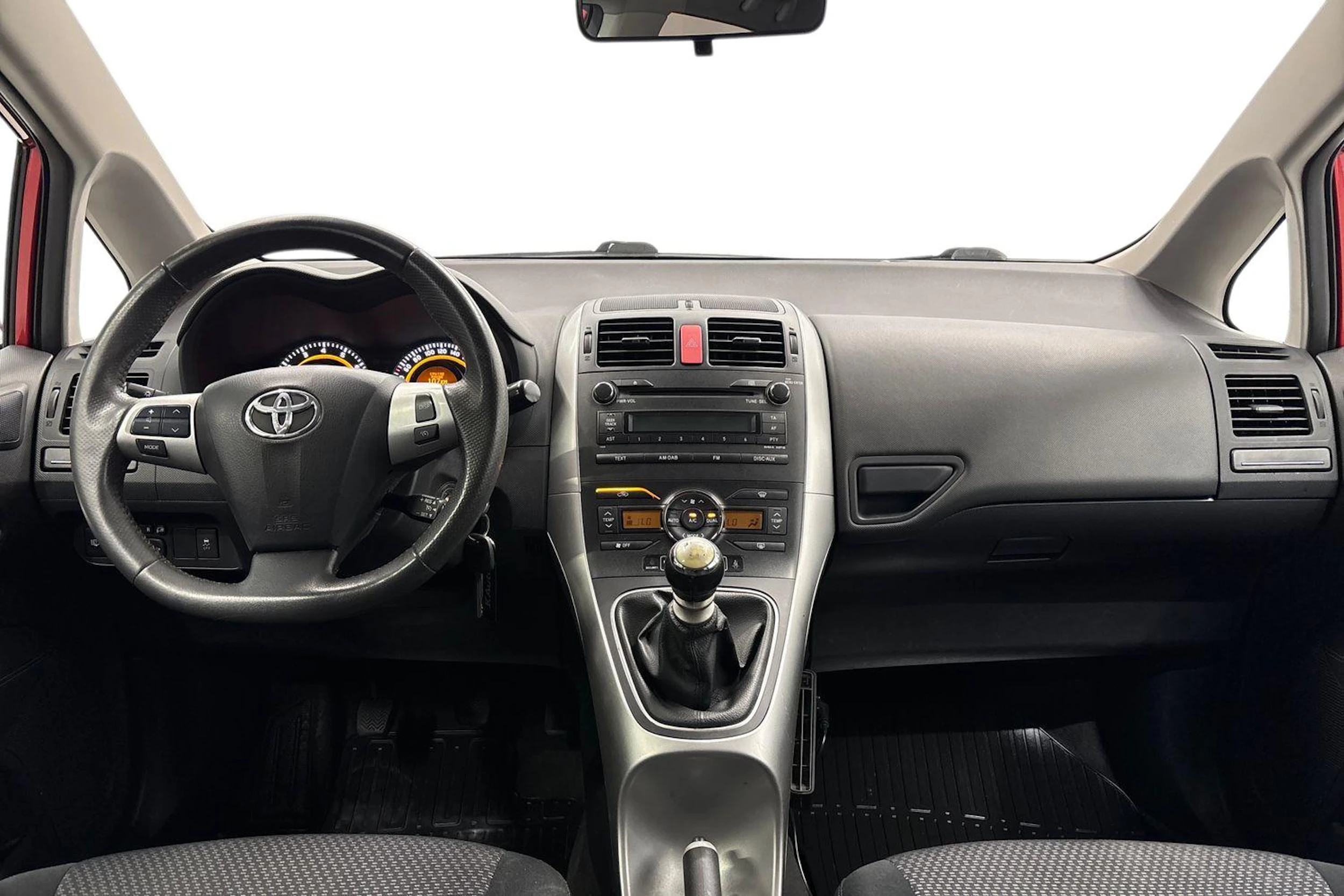 punainen Toyota Auris 2011 kuva 7.
