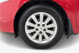 punainen Toyota Auris 2011 kuva 9.