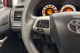 punainen Toyota Auris 2011 kuva 13.
