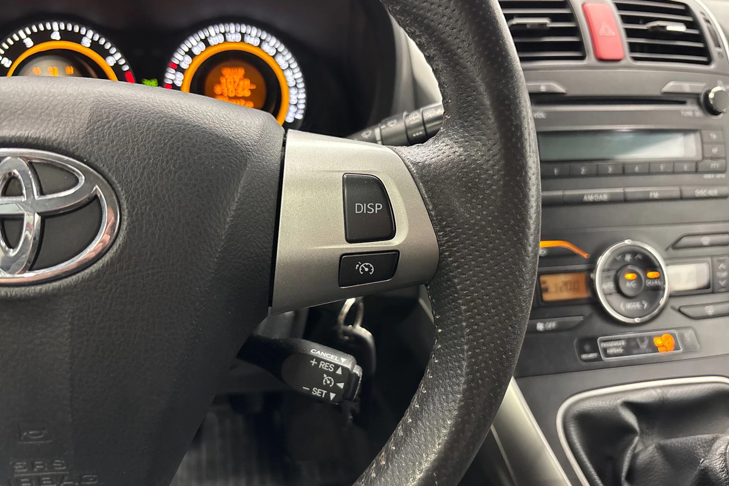 punainen Toyota Auris 2011 kuva 14.