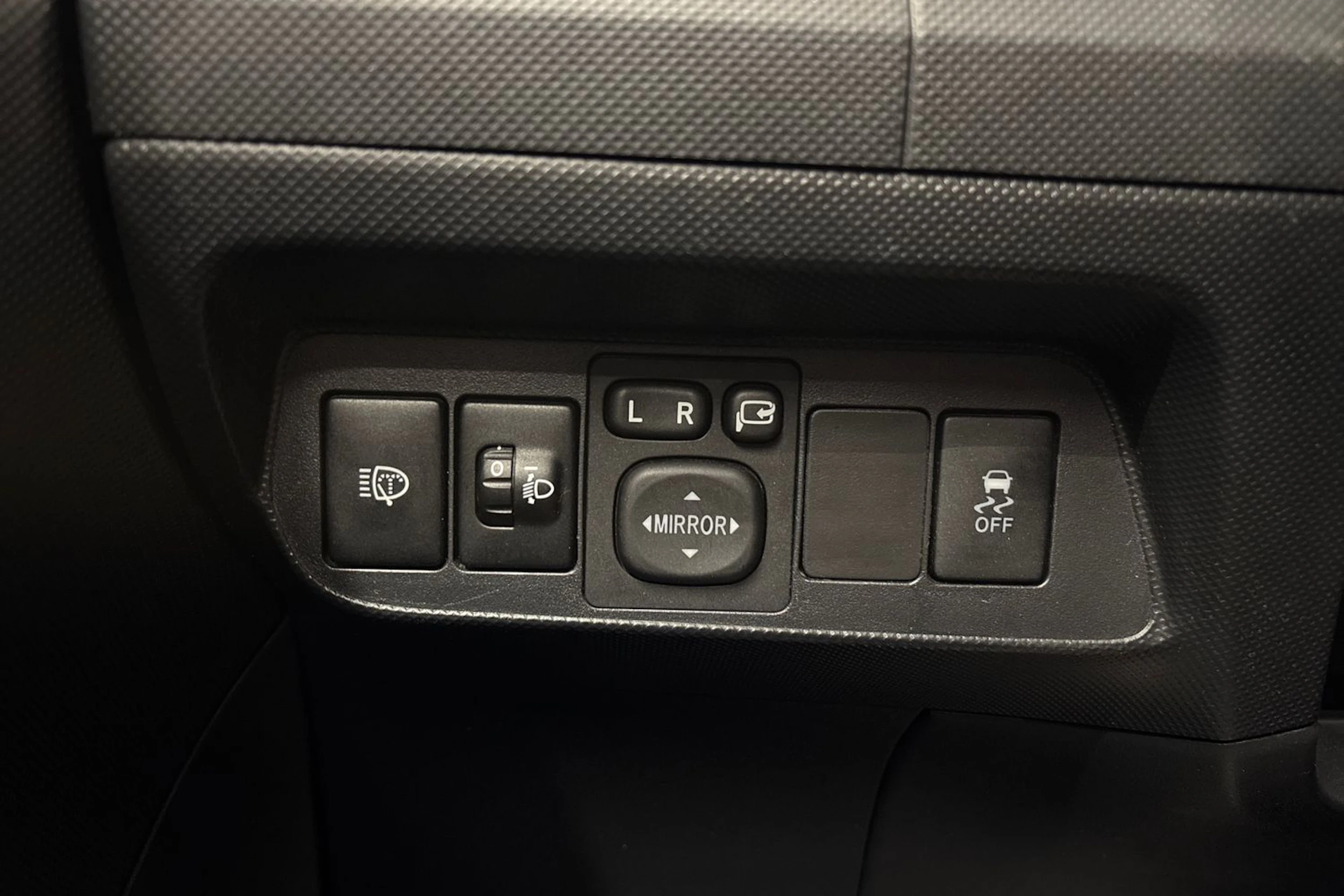 punainen Toyota Auris 2011 kuva 17.