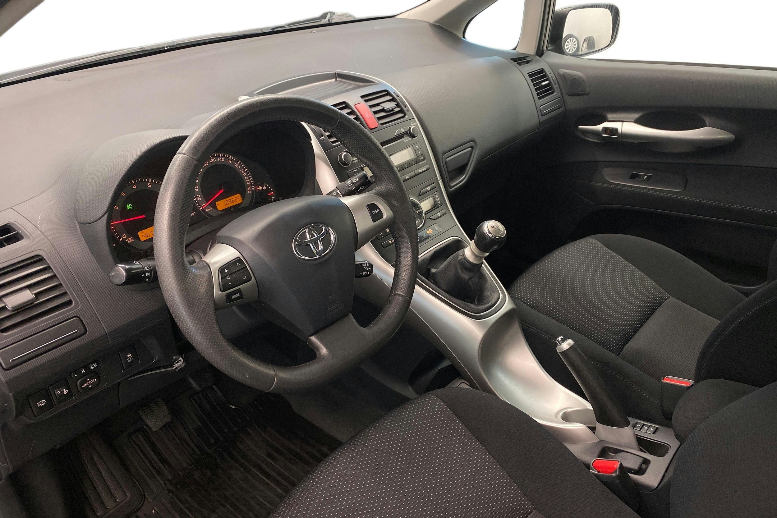 harmaa Toyota Auris 2011 kuva 7.