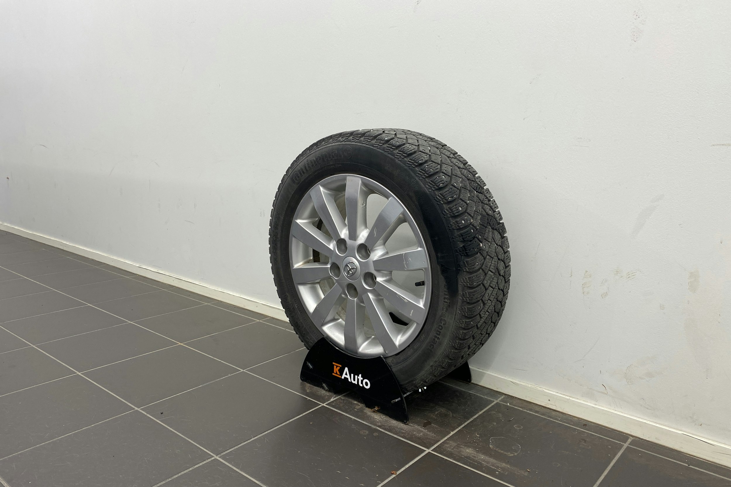 harmaa Toyota Auris 2011 kuva 13.
