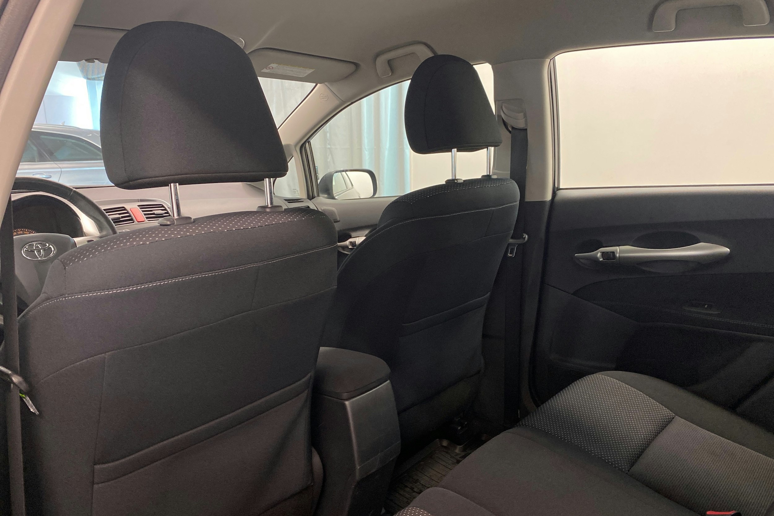 harmaa Toyota Auris 2011 kuva 14.
