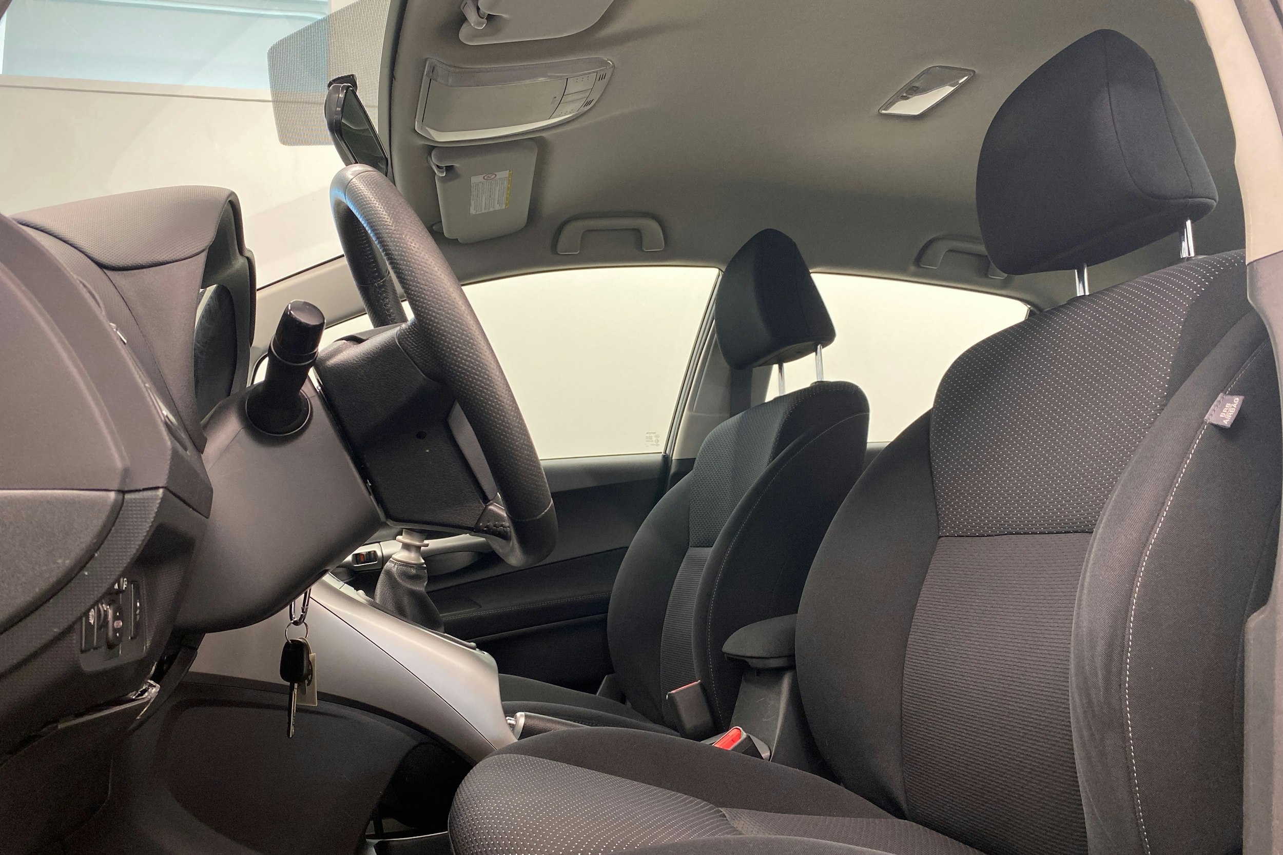 harmaa Toyota Auris 2011 kuva 15.