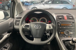 harmaa Toyota Auris 2011 kuva 16.