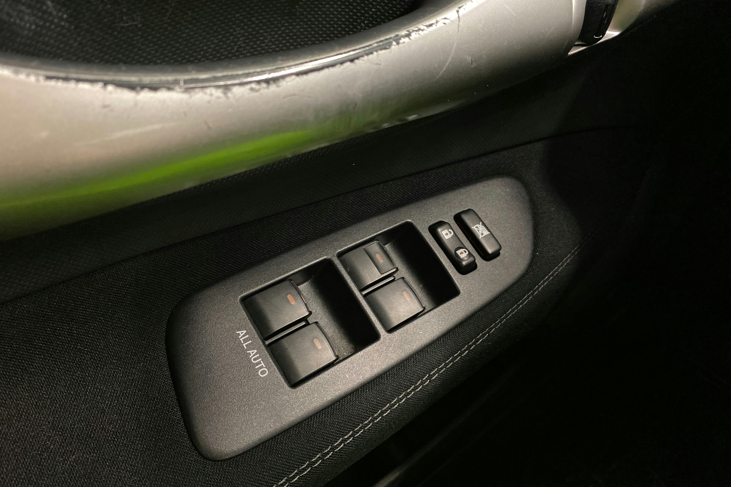 harmaa Toyota Auris 2011 kuva 19.