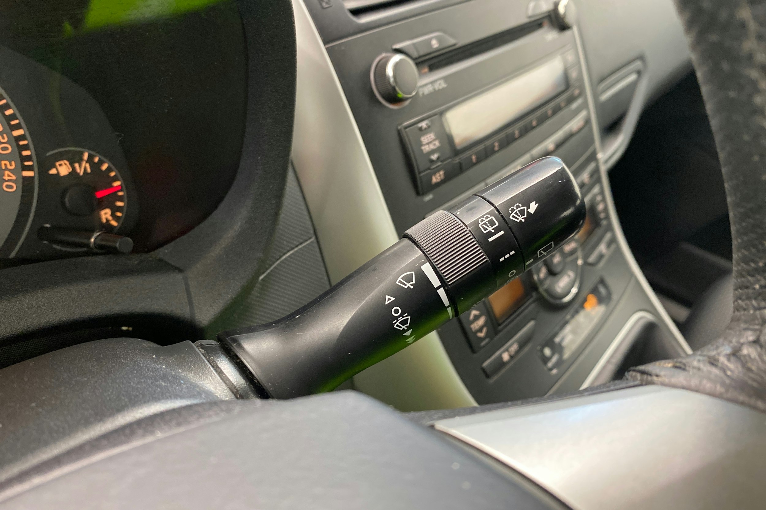 harmaa Toyota Auris 2011 kuva 21.