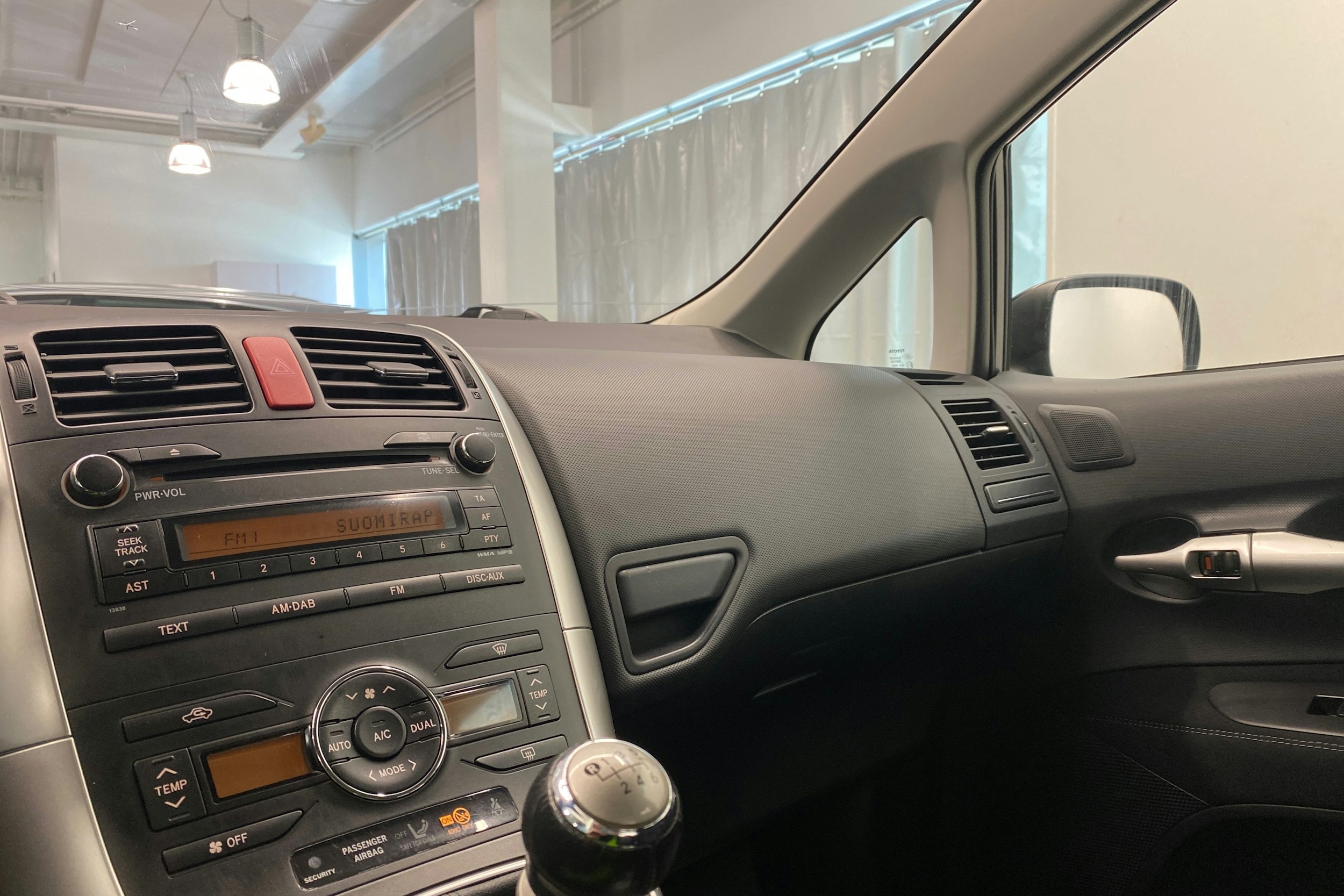 harmaa Toyota Auris 2011 kuva 26.