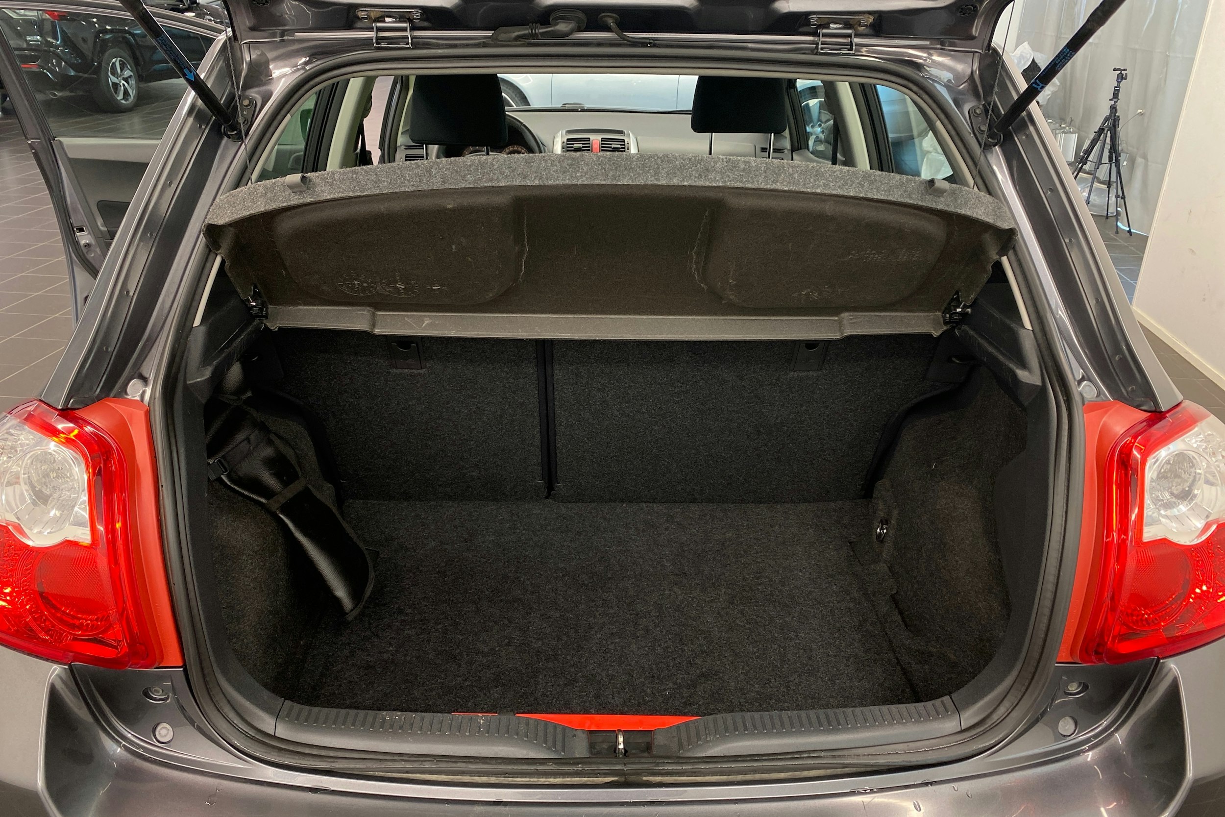 harmaa Toyota Auris 2011 kuva 27.