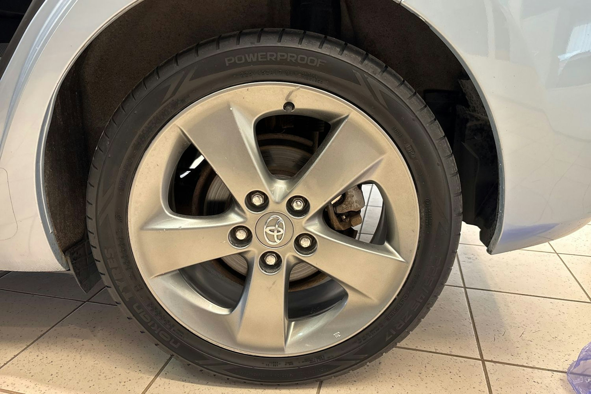 sininen Toyota Auris 2012 kuva 13.