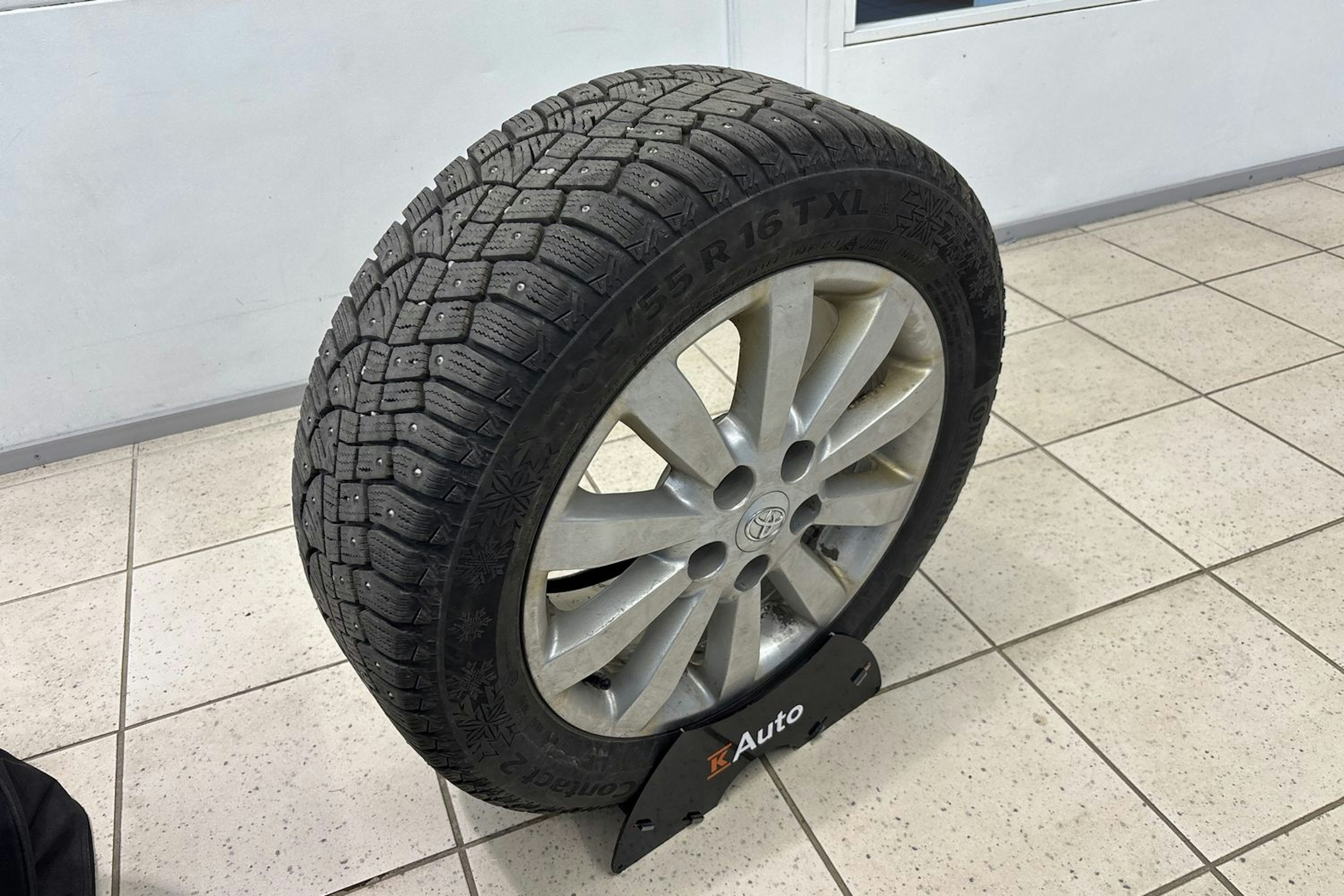 sininen Toyota Auris 2012 kuva 14.