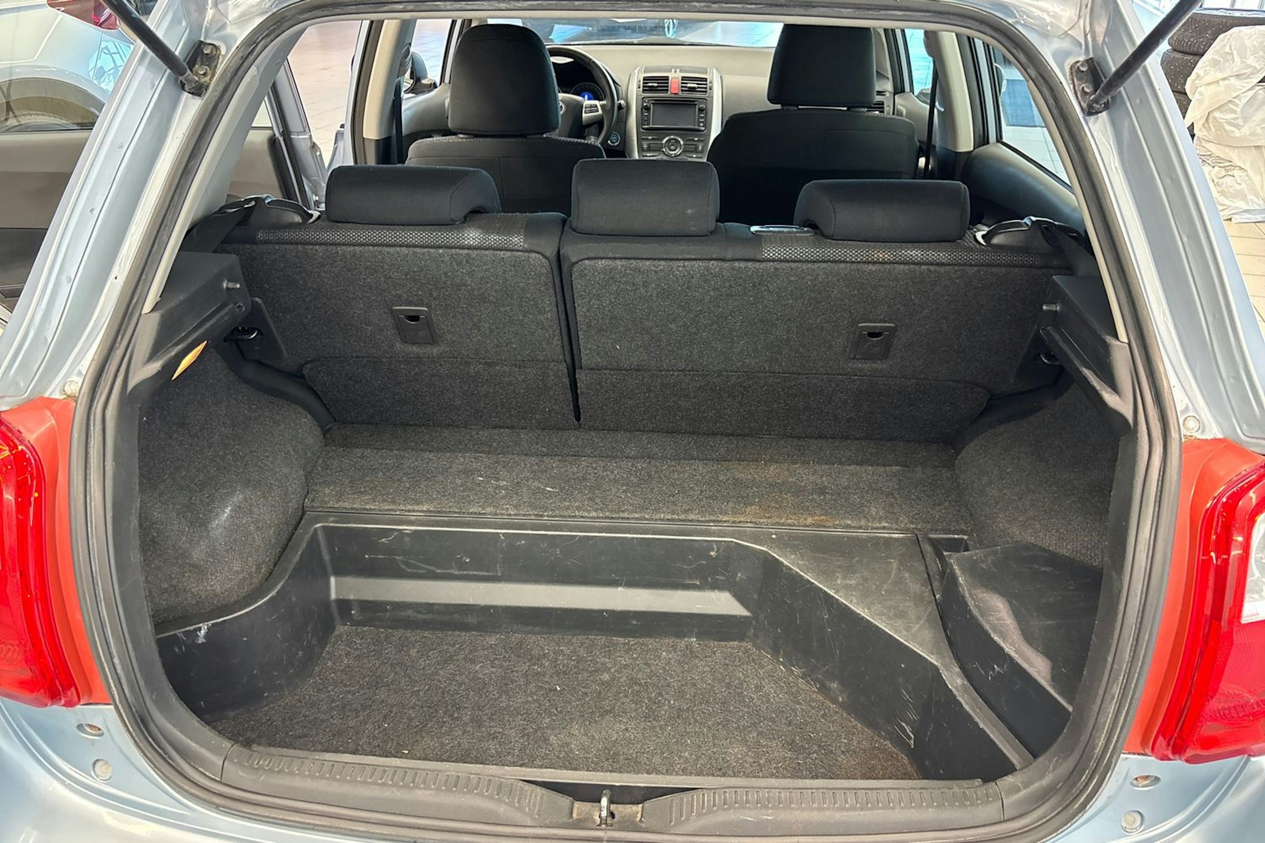 sininen Toyota Auris 2012 kuva 15.
