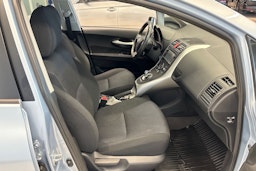 sininen Toyota Auris 2012 kuva 17.