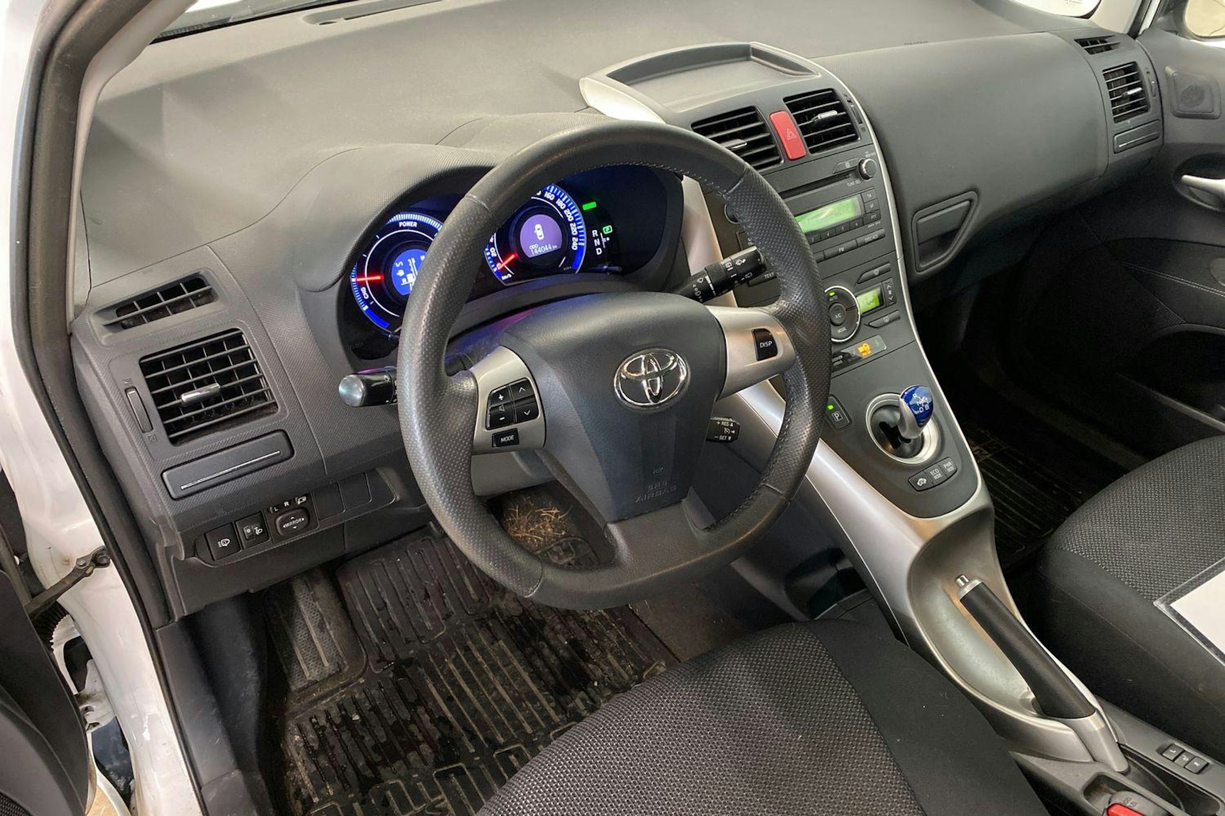 valkoinen Toyota Auris 2012 kuva 3.