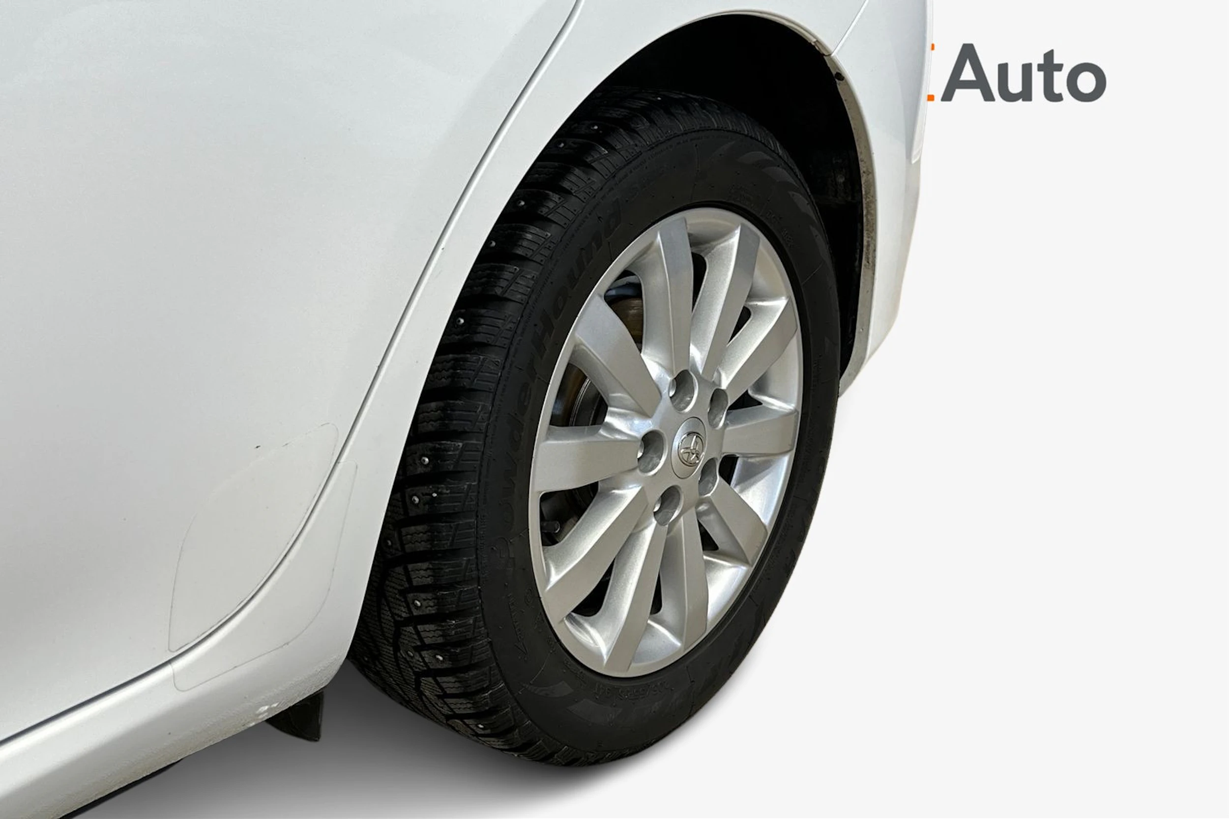 valkoinen Toyota Auris 2012 kuva 11.