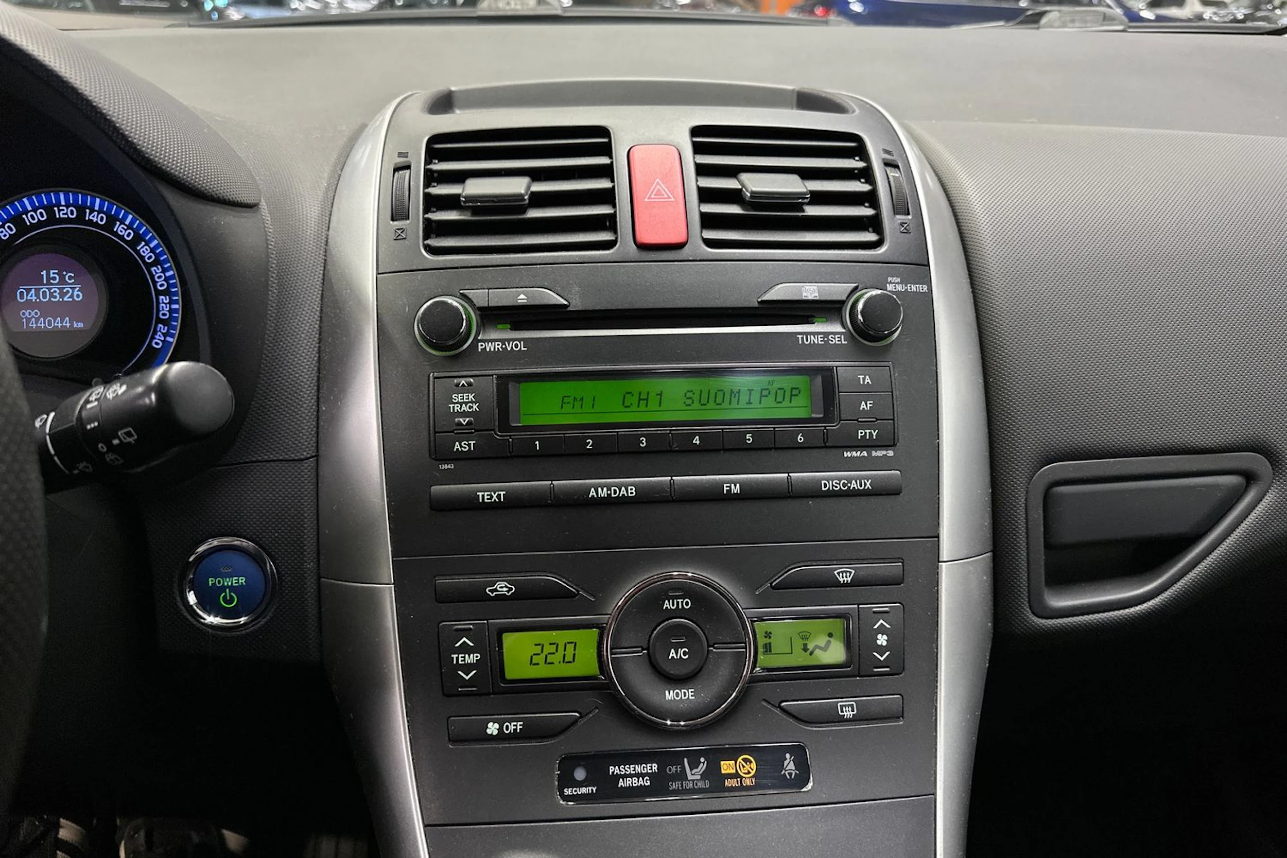 valkoinen Toyota Auris 2012 kuva 17.