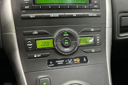 valkoinen Toyota Auris 2012 kuva 18.