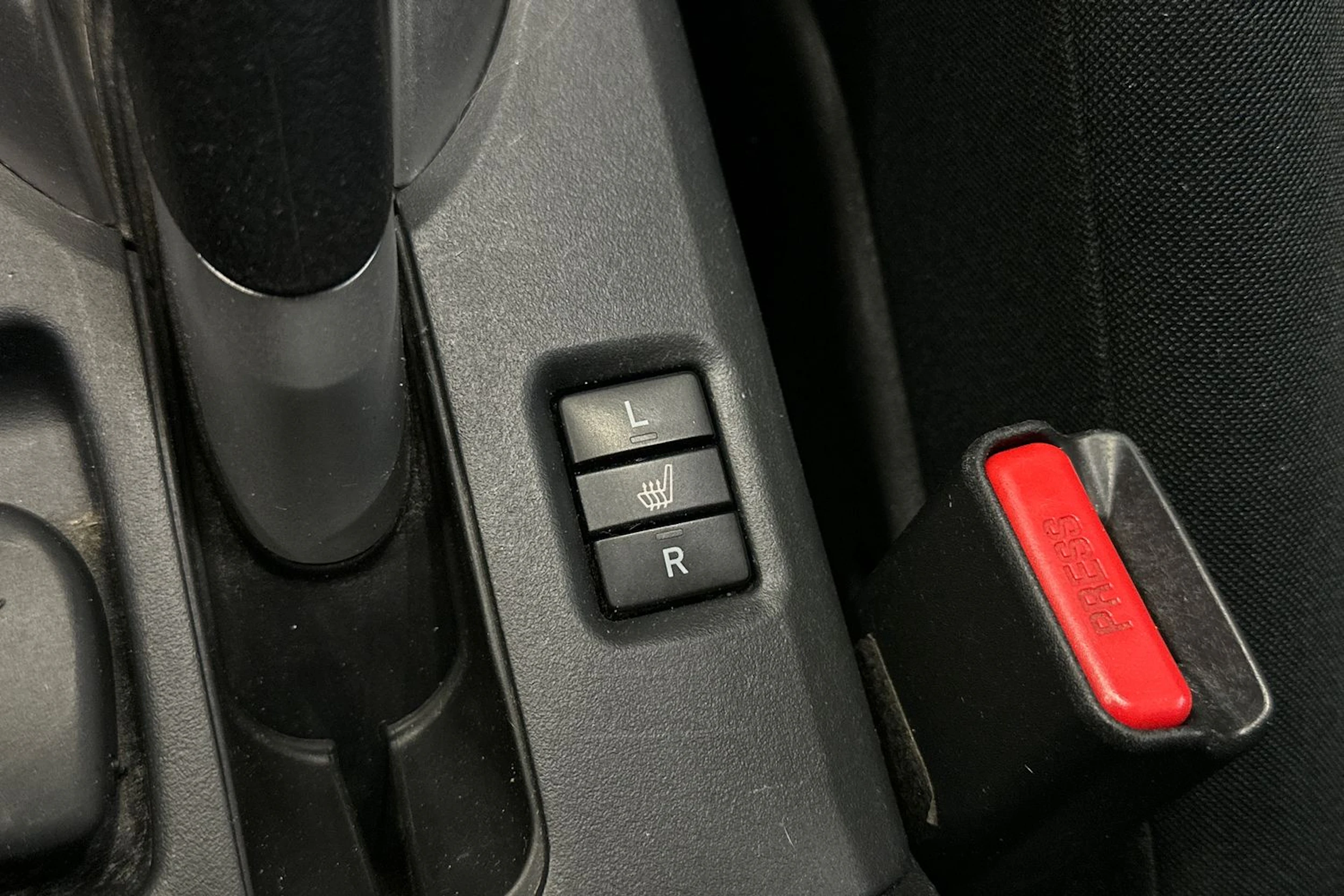 valkoinen Toyota Auris 2012 kuva 21.