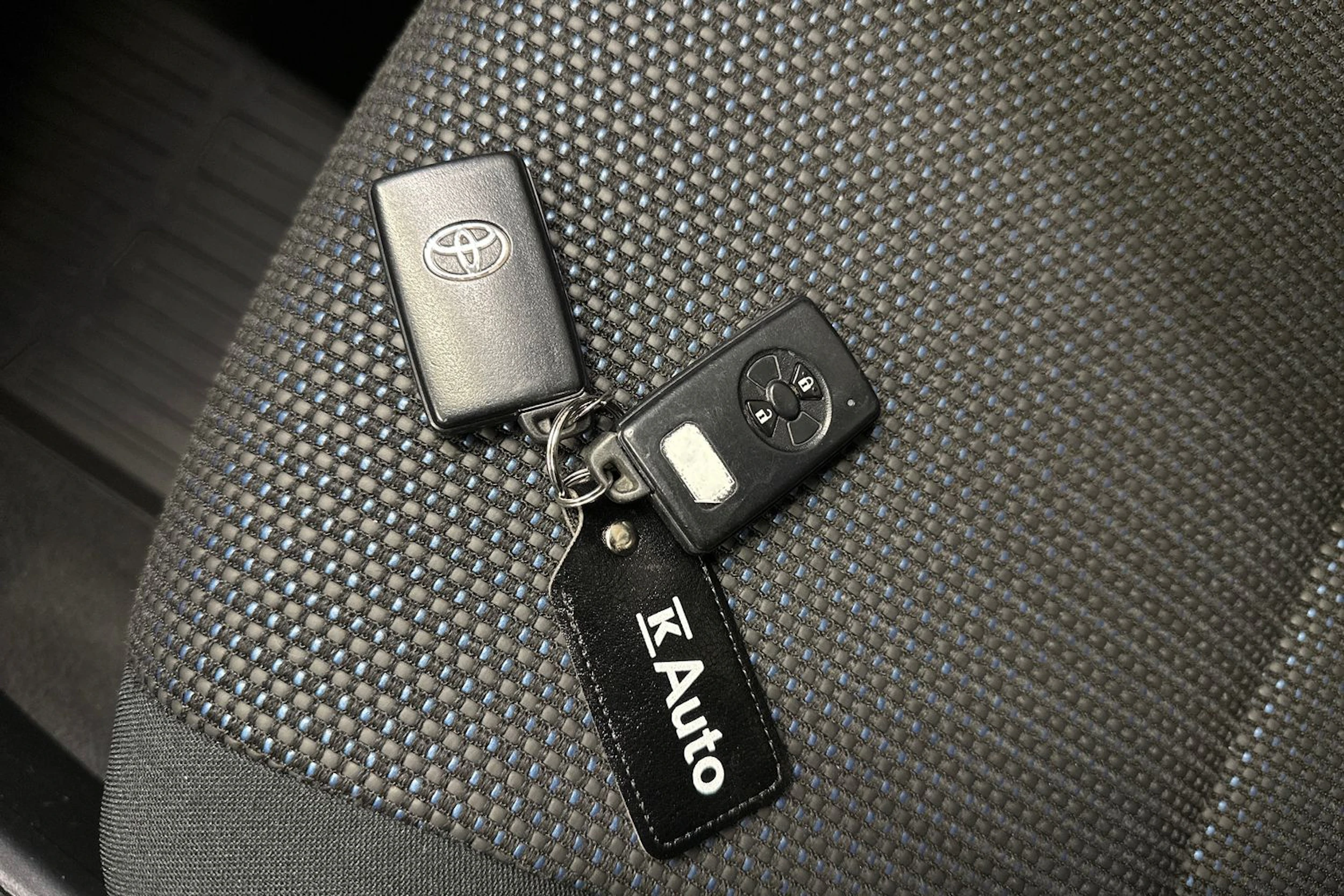 valkoinen Toyota Auris 2012 kuva 22.