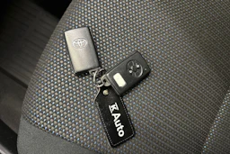 valkoinen Toyota Auris 2012 kuva 22.