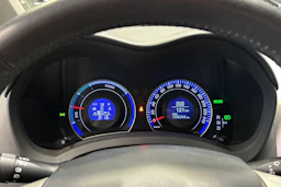 valkoinen Toyota Auris 2012 kuva 23.