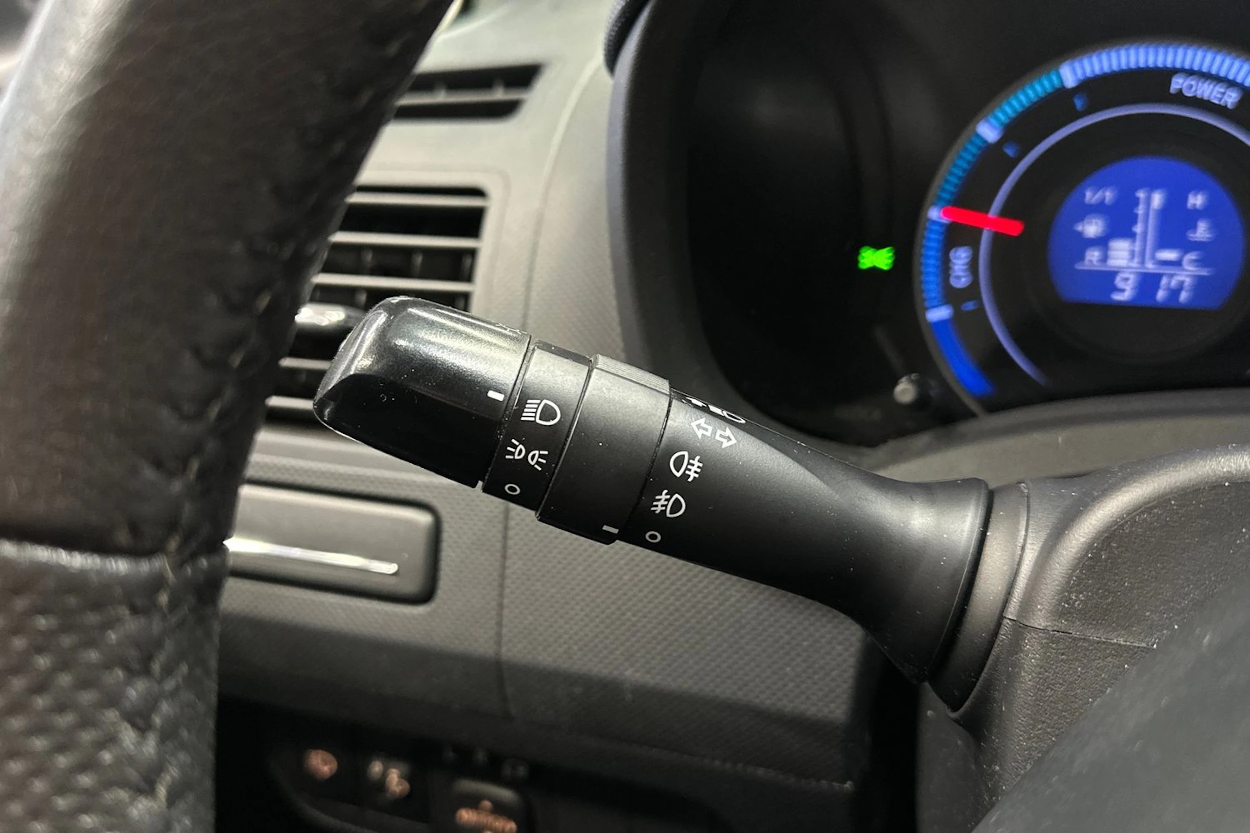 valkoinen Toyota Auris 2012 kuva 24.