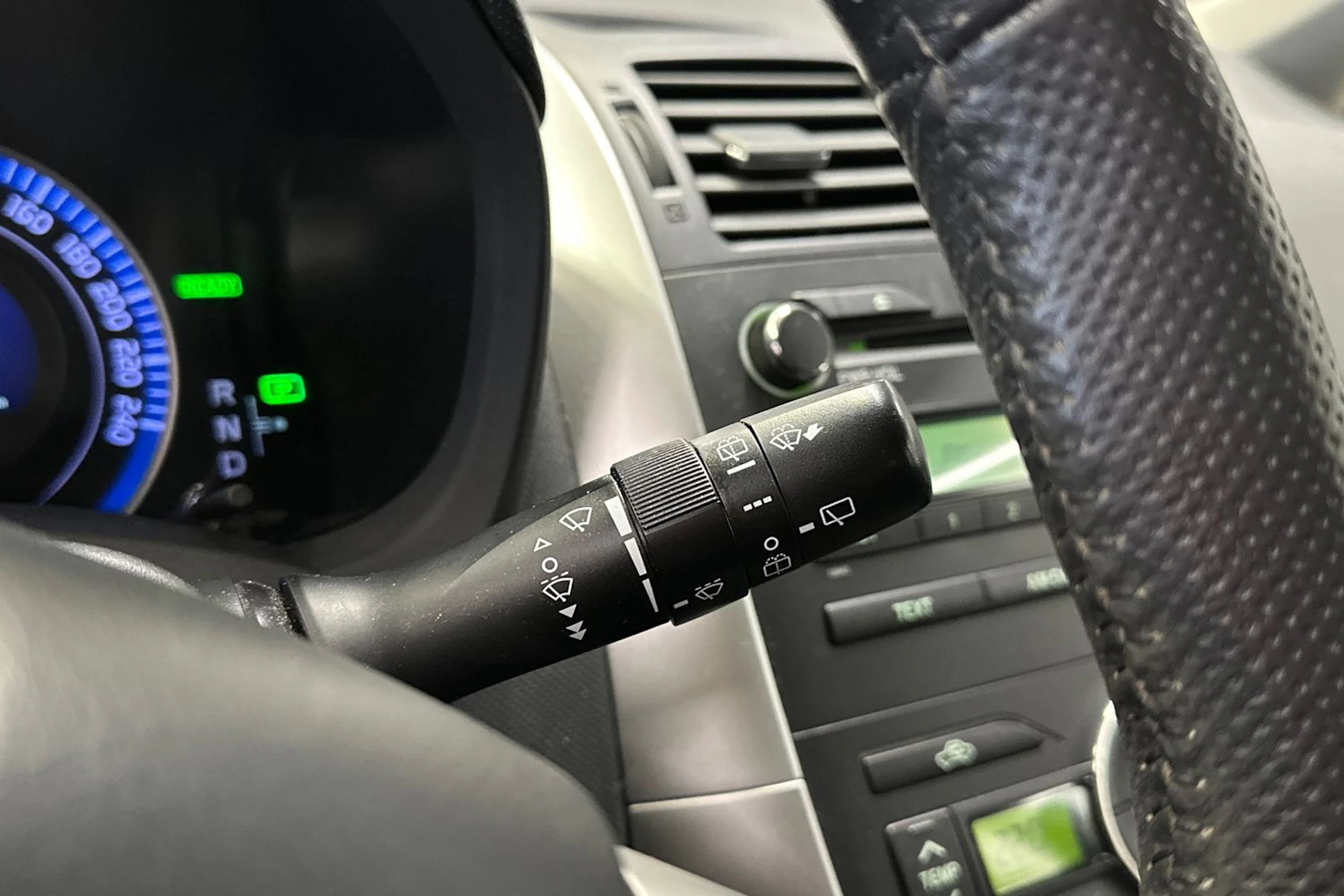 valkoinen Toyota Auris 2012 kuva 25.