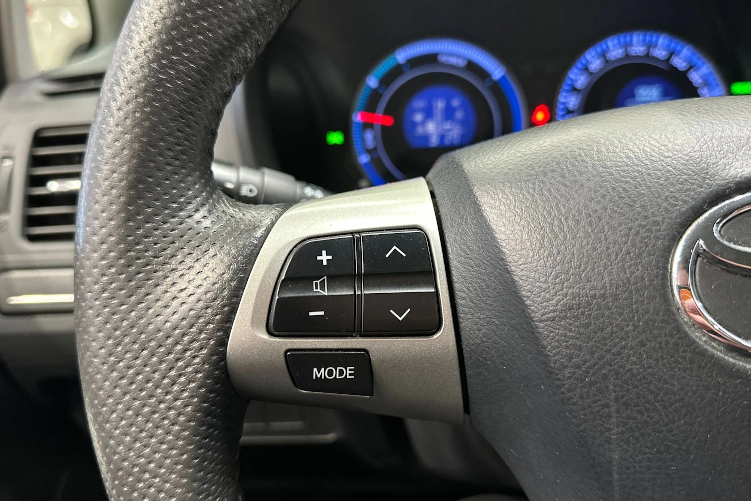 valkoinen Toyota Auris 2012 kuva 26.