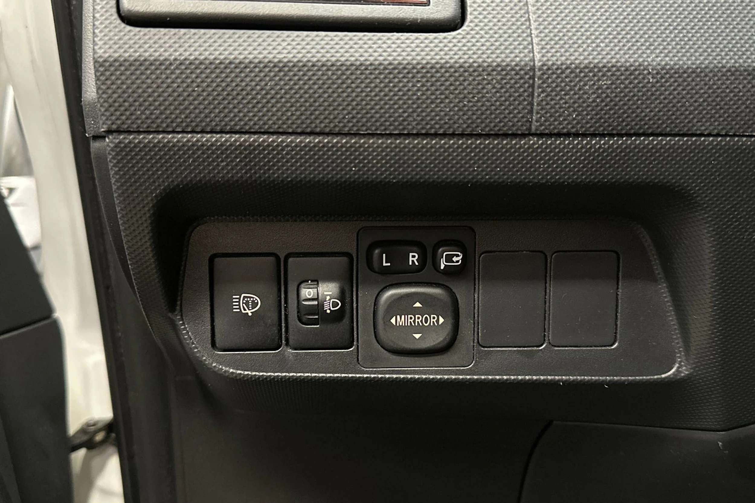 valkoinen Toyota Auris 2012 kuva 29.